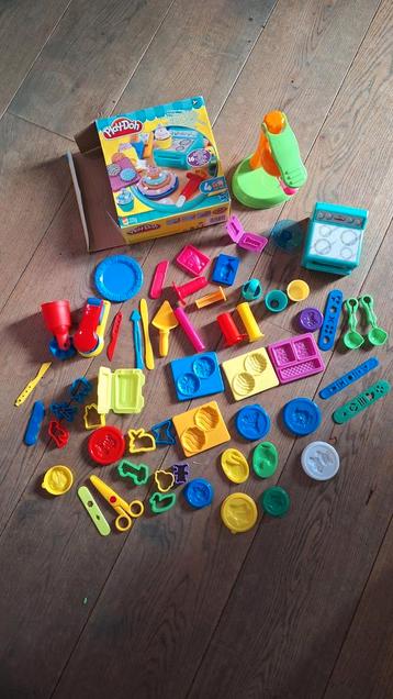 Play-Doh Taartjesfabriek set met extra vormen en assesoires  beschikbaar voor biedingen
