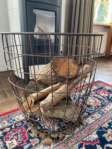 Antieke brocante HOUTMAND opberg mand beschikbaar voor biedingen