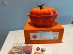 Nieuwe Le Creuset Pompoen in de doos, Gietijzer, Nieuw, Ophalen of Verzenden, Keramische plaat