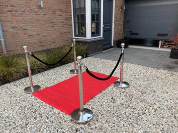 Afzetpaaltjes en rode loper te huur beschikbaar voor biedingen