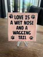 Tegel met tekst 'Love is a wet nose', Ophalen of Verzenden, Nieuw