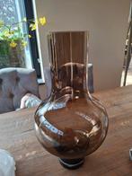 Bruine vaas van ligt&living, Ophalen, Overige kleuren, 50 tot 75 cm, Glas
