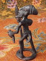 Antiek brons beeldje uit Afrika van krijger met speer 8,2 cm, Antiek en Kunst, Kunst | Niet-Westerse kunst, Ophalen of Verzenden