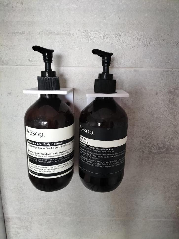 Handige haak voor zeeppompje wit, Huis en Inrichting, Badkamer | Badtextiel en Accessoires, Zo goed als nieuw, Wit, Ophalen of Verzenden