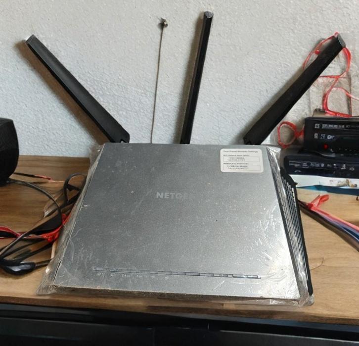 NETGEAR Nighthawk R7000 AC1900 Dual-Band Smart WiFi Router, Computers en Software, Netwerk switches, Zo goed als nieuw, Ophalen of Verzenden