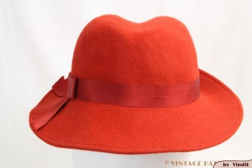 Vintage Dameshoed rood 54 = XS gratis verzenden in Nederland, Kleding | Dames, Hoeden en Petten, Gedragen, Hoed, 55 cm (S, 6⅞ inch) of minder