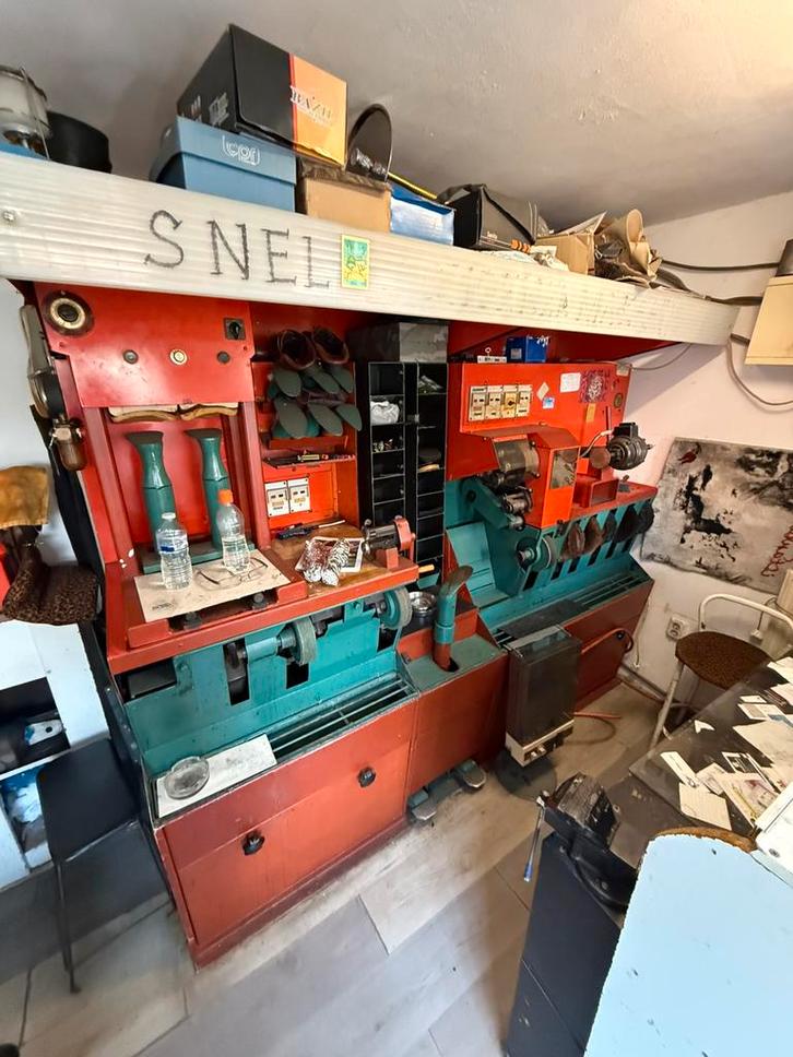 Schoenmakerij machineset: sleutel, naai- en slijpmachine, Antiek en Kunst, Antiek | Gereedschap en Instrumenten, Ophalen of Verzenden