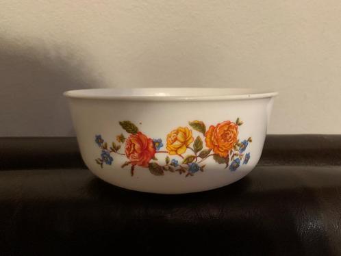 Kom, schaal bloemenprint; 17,5 cm doorsnee en 8 cm hoog, Huis en Inrichting, Keuken | Servies, Zo goed als nieuw, Kom(men), Ophalen of Verzenden