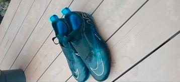 Nike voetbal schoenen maat 36.5 instap met sok  beschikbaar voor biedingen
