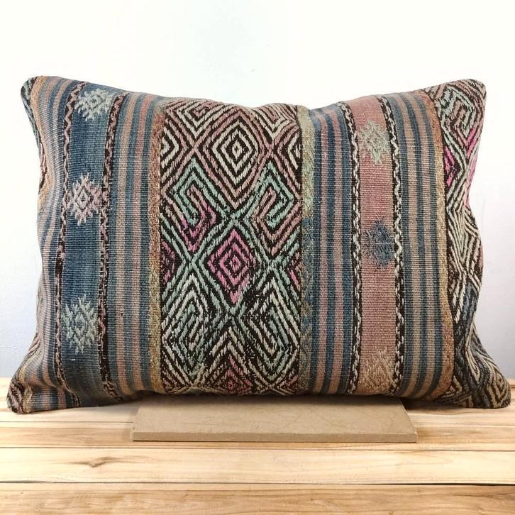 Kelimkussen 50x70 van vintage kelim blauw oudroze, Huis en Inrichting, Woonaccessoires | Kussens, Nieuw, Blauw, Rechthoekig, Verzenden