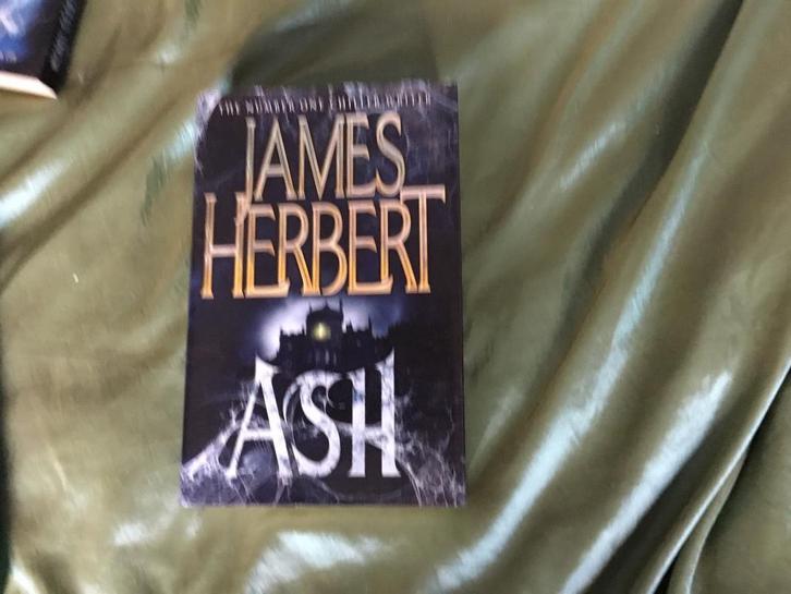 James Herbert ash, Boeken, Fantasy, Zo goed als nieuw, Ophalen of Verzenden