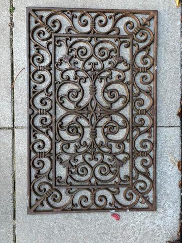 Gietijzeren deurmat beschikbaar voor biedingen