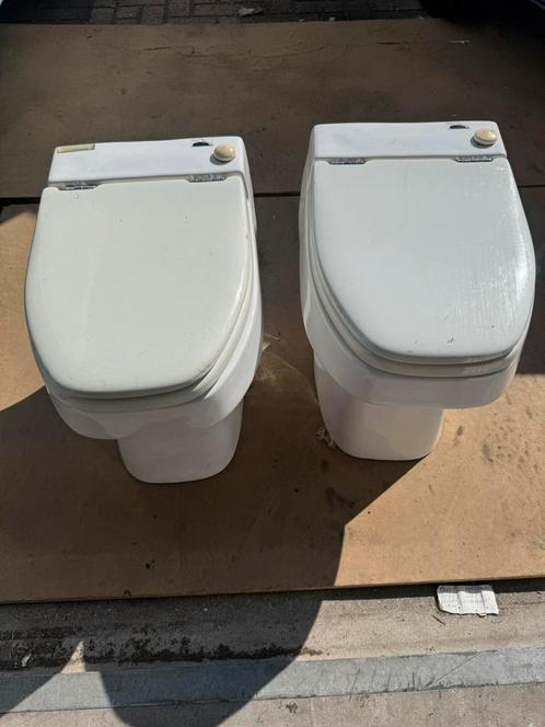 2 stuks goed werkende scheepstoiletten 24V te koop, Doe-het-zelf en Verbouw, Sanitair, Gebruikt, Toilet, Verzenden