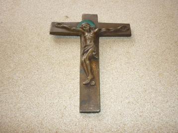Mooi kruisje met Jezus erop en is in een goede staat beschikbaar voor biedingen