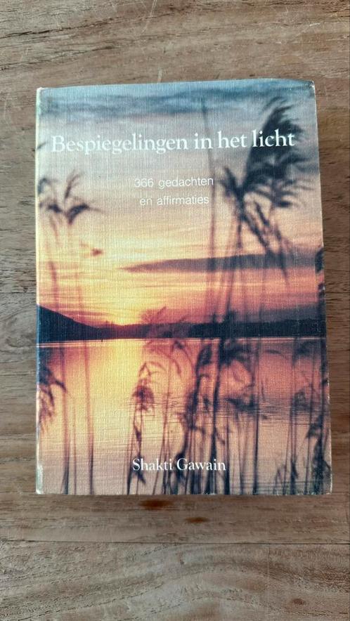 Shakti Gawain - Bespiegelingen in het licht, Boeken, Esoterie en Spiritualiteit, Zo goed als nieuw, Ophalen of Verzenden