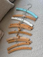 10 houten baby kleerhangers, Kleding | Dames, Kledinghangers, Ophalen of Verzenden, Gebruikt, Hout, Kinderen