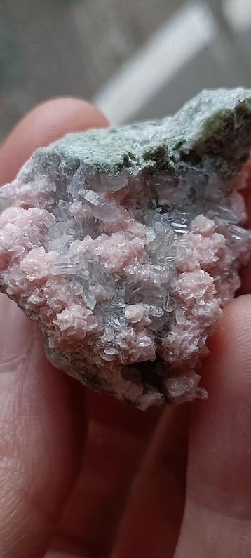 Rodochrosiet met kwarts uit Bulgarije  beschikbaar voor biedingen