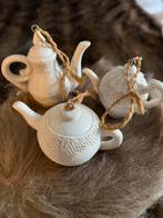 3 kleine, verschillende, stenen theepotjes. Onbeschadigd., Ophalen of Verzenden