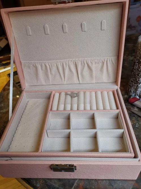 Sieraden doos - 23x17x8.5cm, Sieraden, Tassen en Uiterlijk, Beautycases, Zo goed als nieuw, Hardcase, Roze, Met slot, Verzenden