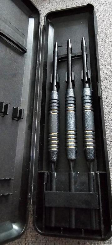 Winmau Dartpijlen Set in Opbergdoos beschikbaar voor biedingen