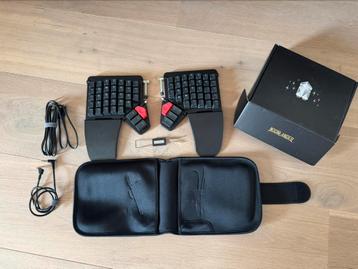 Zsa Moonlander keyboard (with a small broken piece) beschikbaar voor biedingen