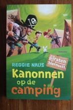 Reggie Naus - Kanonnen op de camping (Piraten van Hiernaast), Ophalen of Verzenden, Gelezen, Fictie algemeen