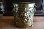 grote zware koperen bloempot met ringen en druivenranken, Antiek en Kunst, Antiek | Koper en Brons, Ophalen of Verzenden, Koper