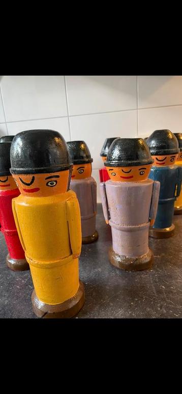 Houten soldaatjes - Decoratieve beeldjes beschikbaar voor biedingen