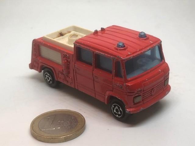 Brandweer Mercedes 508 Pompier Aeroport, Majorette, Hobby en Vrije tijd, Modelauto's | Overige schalen, Gebruikt, Bus of Vrachtwagen