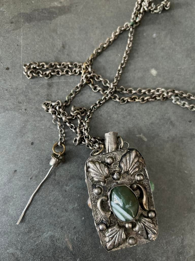 Oude snuif bottle Ophium flesje aan ketting India oosters, Ophalen of Verzenden