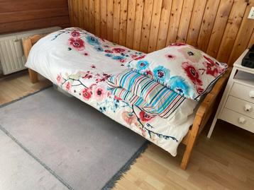 Houten 1 pers bed. Gratis op te halen beschikbaar voor biedingen