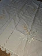 Oud handgeborduurd katoenen kerstkleed, Antiek en Kunst, Antiek | Kleden en Textiel, Ophalen of Verzenden