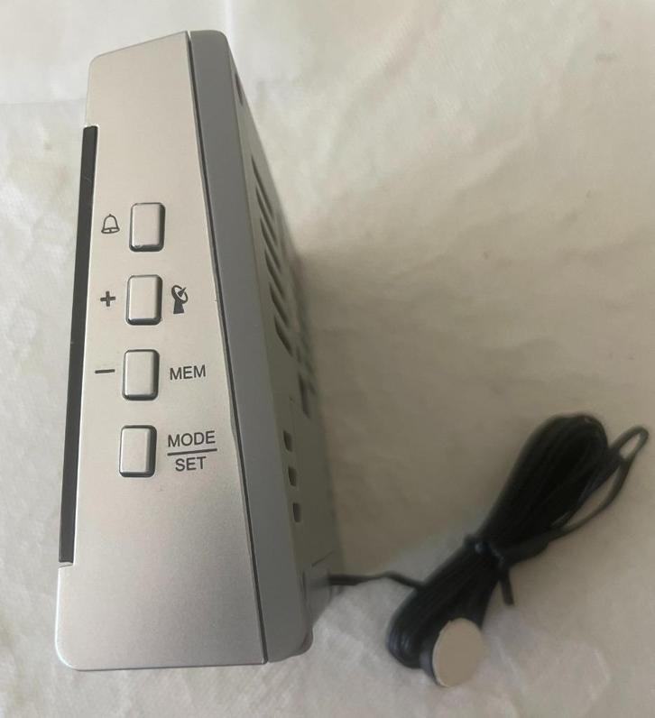 Digital Alarm Clock merk ISY, Huis en Inrichting, Woonaccessoires | Klokken, Zo goed als nieuw, Wandklok, Digitaal, Ophalen of Verzenden