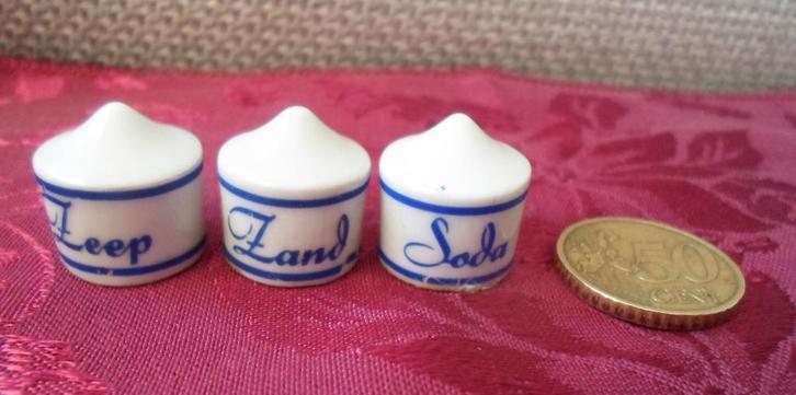 Porseleinen Zand zeep en soda. Poppenhuisitem., Verzamelen, Poppenhuizen en Toebehoren, Zo goed als nieuw, Gebruiksvoorwerp, Ophalen of Verzenden