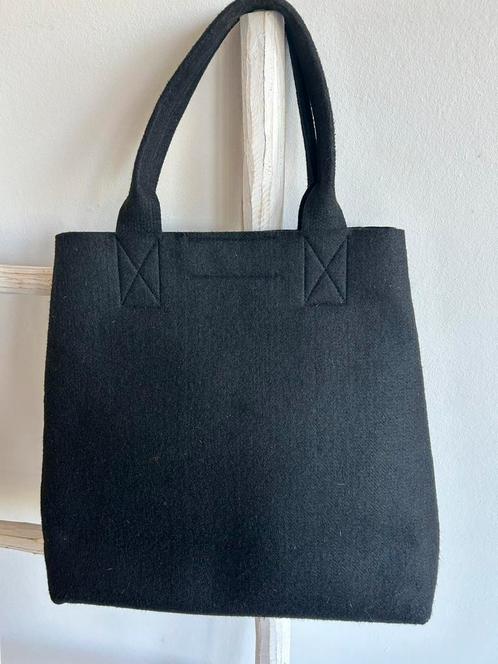 zwarte vilten tas KARENZ, Sieraden, Tassen en Uiterlijk, Tassen | Damestassen, Zo goed als nieuw, Handtas, Zwart, Ophalen of Verzenden
