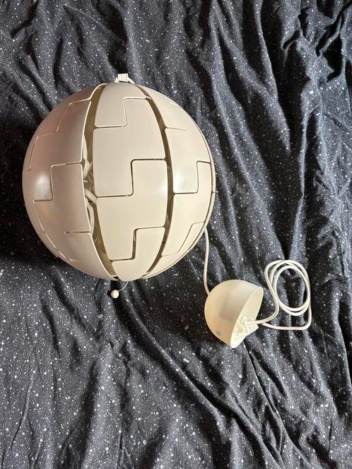 Retro Kunststof Hanglamp Bolvorm Ikea ps 2014, Huis en Inrichting, Lampen | Hanglampen, Gebruikt, Minder dan 50 cm, Kunststof