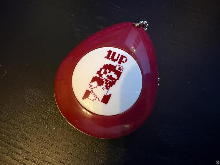 Nintendo Mario 1UP Sound Effect Keychain 1985 Vintage!, Spelcomputers en Games, Games | Nintendo NES, Zo goed als nieuw, 1 speler