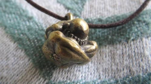 kettinghanger, hanger koper, boeddha, biddende monnik, Sieraden, Tassen en Uiterlijk, Kettinghangers, Zo goed als nieuw, Overige materialen