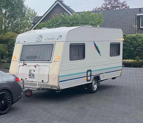 Te koop: zeer nette Knaus caravan met mover, Caravans en Kamperen, Caravans, Particulier, tot en met 4, Rondzit, Knaus, Vast bed