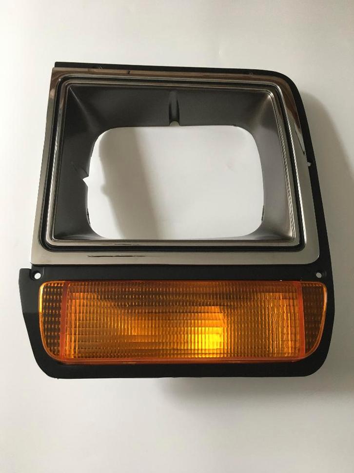 Te koop Koplamp bezel L Dodge w250 d250 ramcharger, Auto diversen, Overige Auto diversen, Ophalen of Verzenden
