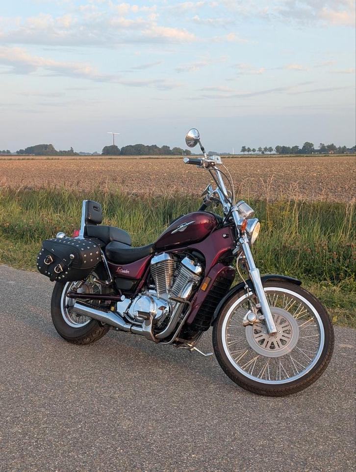 Zeer nette Suzuki Intruder VS750, Motoren, Motoren | Suzuki, Particulier, Chopper, meer dan 35 kW, 2 cilinders, Motorrijbewijs A