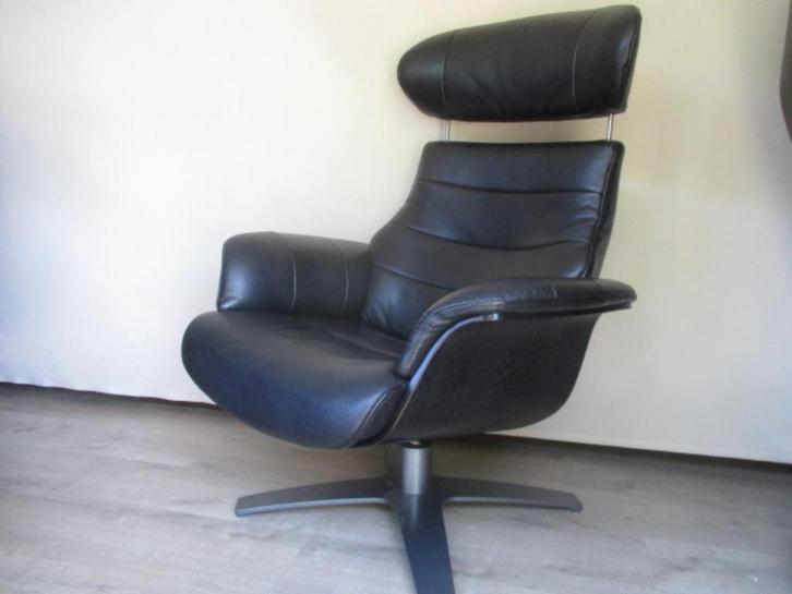 NIEUWSTAAT Kuka design relaxfauteuil zwart leder (time out), Huis en Inrichting, Fauteuils, Zo goed als nieuw, Hout, Leer, Metaal
