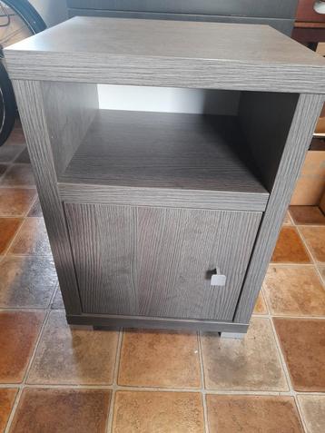 Nachtkastje Vroomshoop - Zo goed als nieuw! beschikbaar voor biedingen