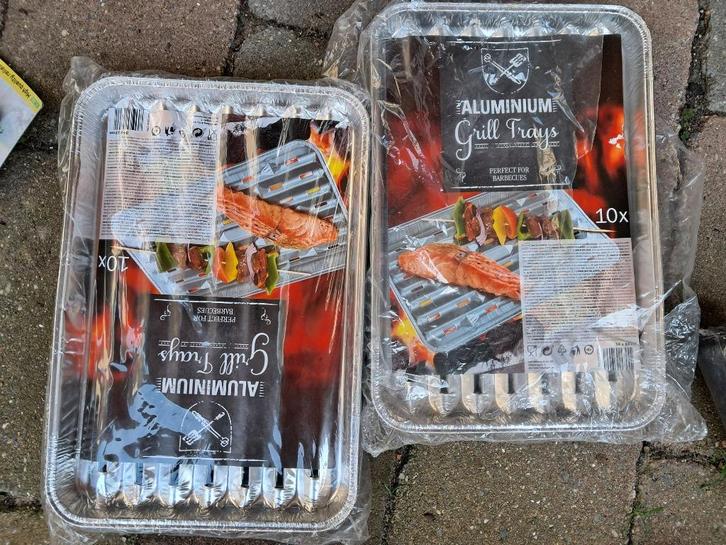 Nieuw BBQ Aluminium Schalen En 4 Nieuwe Saté Pennen, Tuin en Terras, Barbecue-accessoires, Nieuw, Ophalen