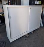 Brede metalen schuifdeurkast met legborden, Ophalen, Gebruikt, Metalen schuifdeurkast, 100 tot 150 cm