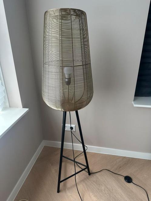 Nieuwe light en living vloerlamp driepoot, Huis en Inrichting, Lampen | Vloerlampen, Nieuw, Ophalen