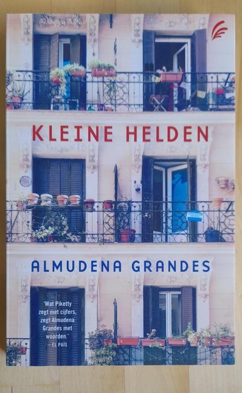 Kleine helden, Boeken, Literatuur, Zo goed als nieuw, Nederland, Ophalen of Verzenden