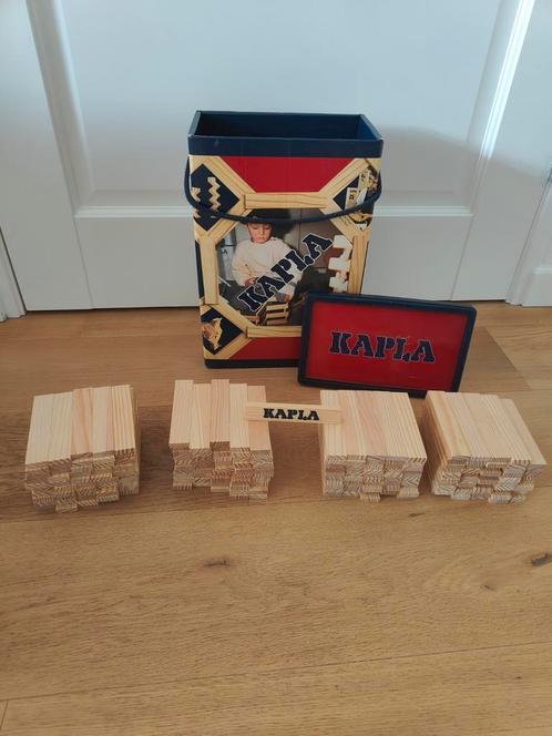 Kapla doos met 200 houten plankjes – zo goed als nieuw, Kinderen en Baby's, Speelgoed | Bouwstenen, Zo goed als nieuw, Overige merken