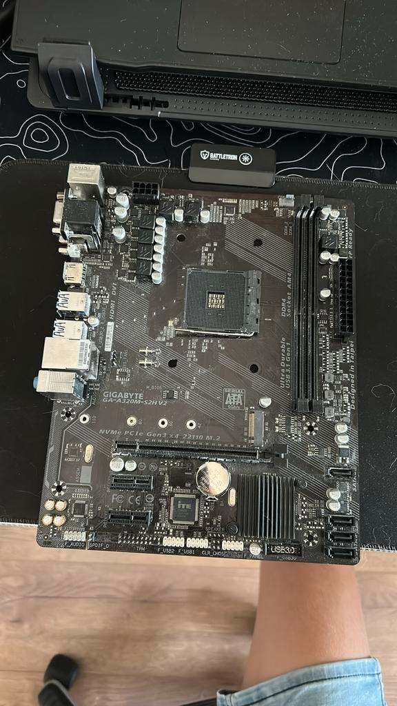 GIGABYTE GA-A320M-S2H V2 moederbord, Computers en Software, Moederborden, Zo goed als nieuw, DDR4, Ophalen of Verzenden