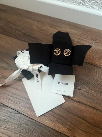 Goude originele Chanel oorbellen beschikbaar voor biedingen